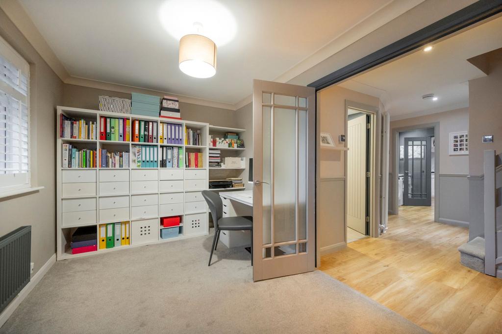 Large Versatile Family Room
