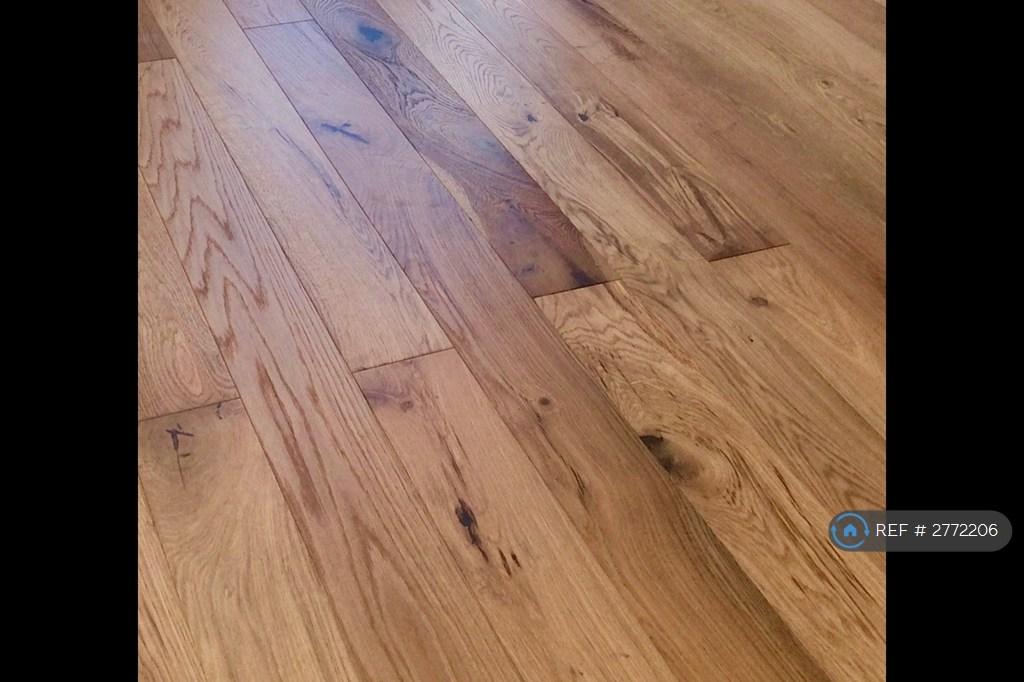 Oak Floor/Living Area
