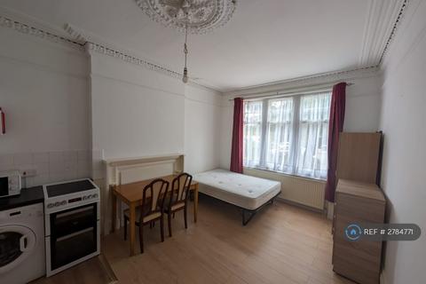 undefined, Bowes Road, London, N13