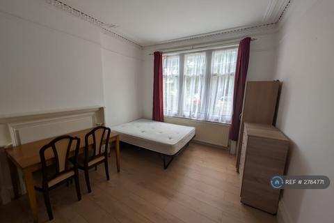 undefined, Bowes Road, London, N13
