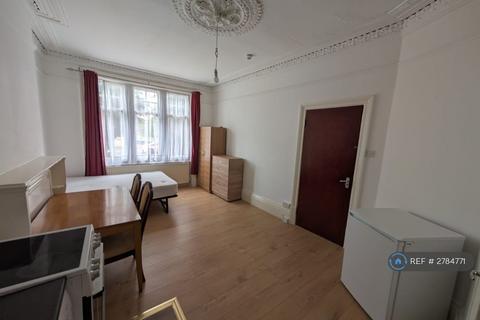 undefined, Bowes Road, London, N13