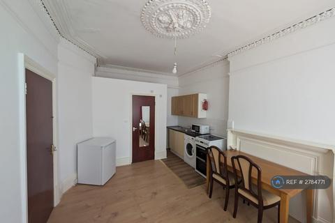 undefined, Bowes Road, London, N13