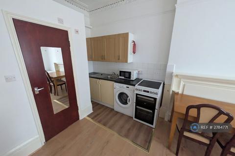 undefined, Bowes Road, London, N13