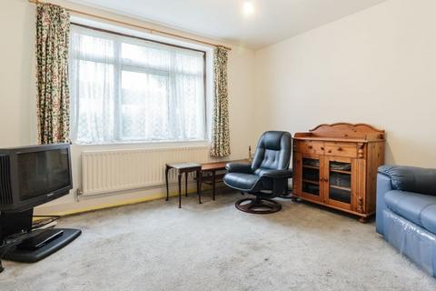 1 bedroom ground floor flat for sale, Kingsbridge Road, Harold HIll, RM3