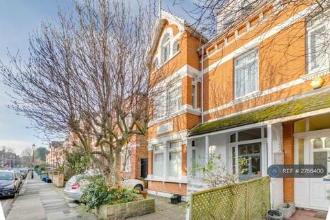St. Stephens Gardens, Twickenham, TW1