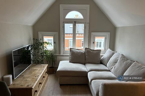 2 bedroom flat to rent, St. Stephens Gardens, Twickenham, TW1
