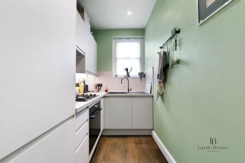 2 bedroom flat for sale, Mapesbury Road, NW6