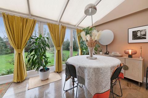 2 bedroom flat for sale, Mapesbury Road, NW6