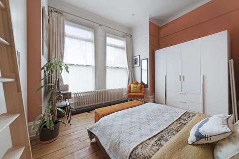 2 bedroom flat for sale, Mapesbury Road, NW6