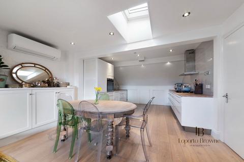 4 bedroom flat for sale, Exeter Road, Mapesbury, NW2