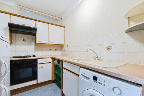 1 bedroom flat for sale, Chaldon Road, Caterham, CR3