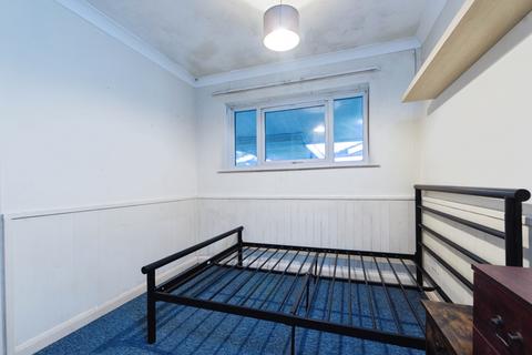 1 bedroom flat for sale, Chaldon Road, Caterham, CR3