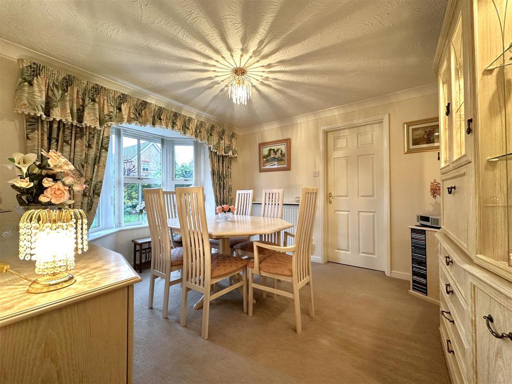 Dining Room With Bay-Window 493