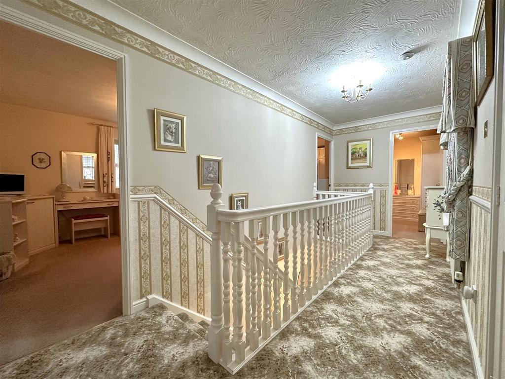 Galleried First Floor Landing 446