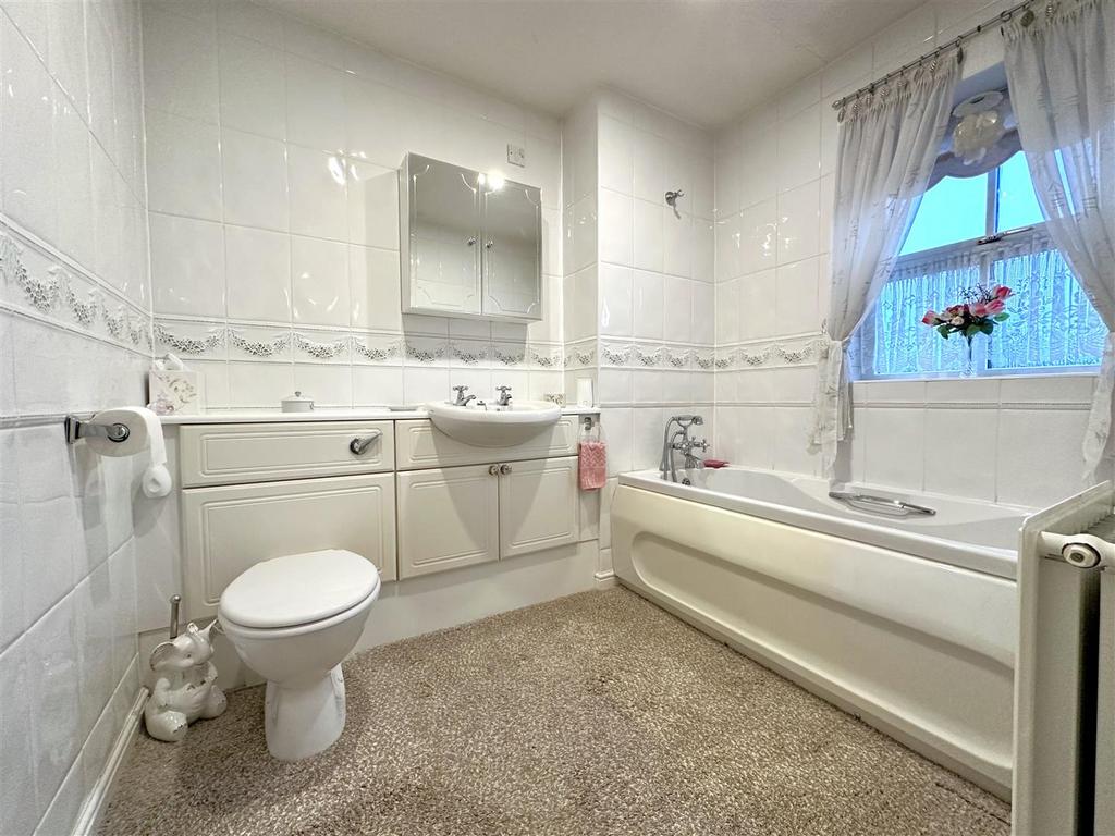 En-Suite Bathroom 430