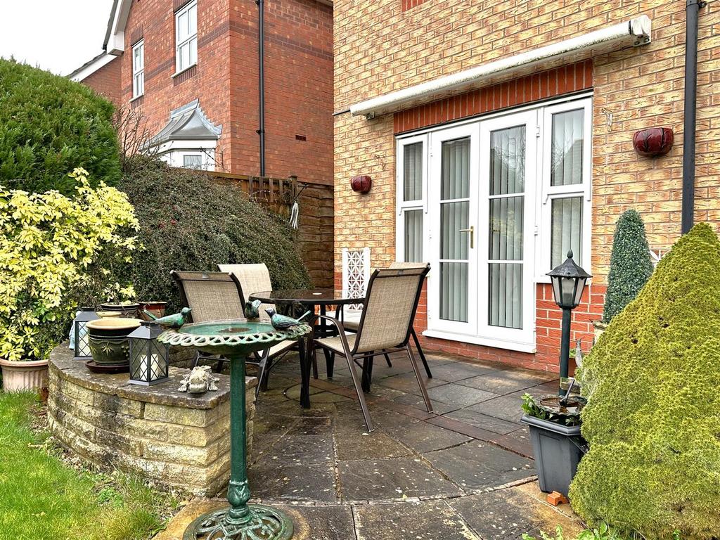 Paved Seating Area 544