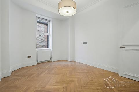 undefined, Kings Avenue, London N10