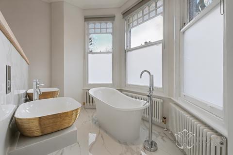 undefined, Kings Avenue, London N10