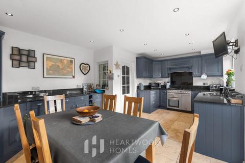 4 bedroom detached house for sale, Tippendell Lane, St. Albans, AL2 3HL