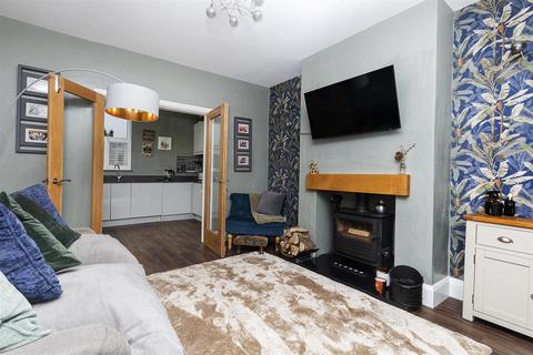 3 bedroom end of terrace house for sale, Yew Tree Road, Huddersfield HD3