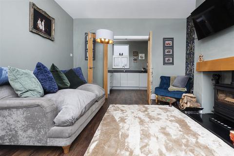 3 bedroom end of terrace house for sale, Yew Tree Road, Huddersfield HD3