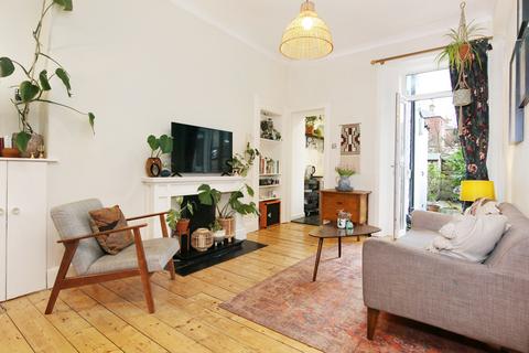 54 Restalrig Road, Edinburgh, EH6 8BL