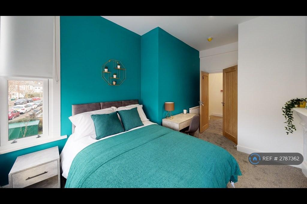 Room 5 - Ensuite Large Double Room First Floor