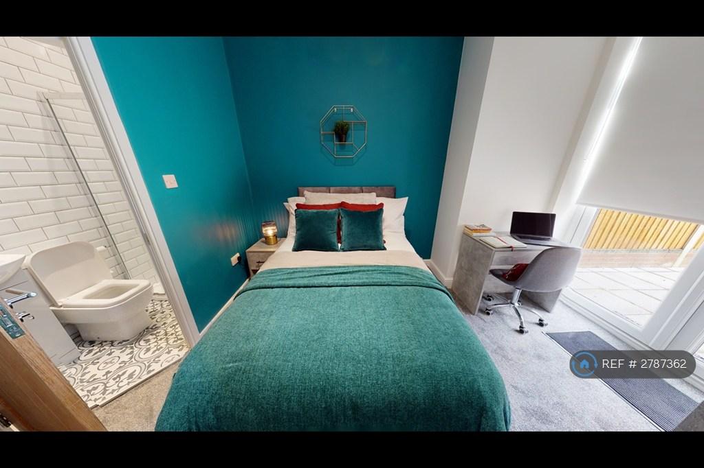 Room 2- Ensuite Double Room - Opening Onto Garden