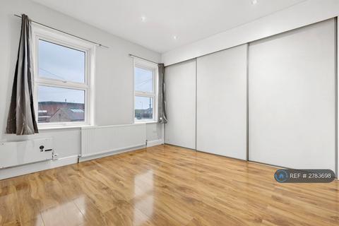 4 bedroom semi-detached house to rent, Stanwell Road, Ashford, TW15