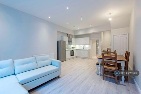 2 bedroom flat to rent, Lavender Hill, London, SW11