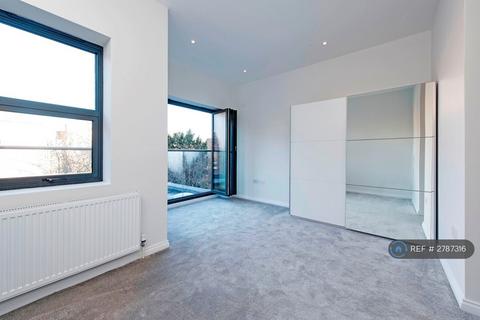 2 bedroom flat to rent, Lavender Hill, London, SW11