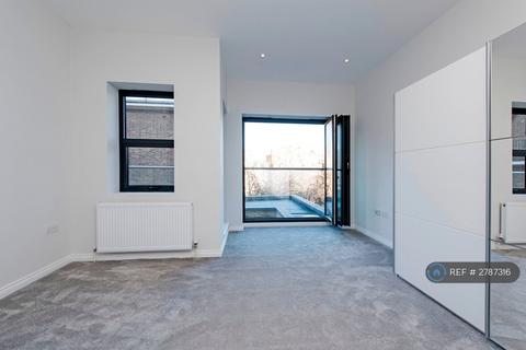 2 bedroom flat to rent, Lavender Hill, London, SW11