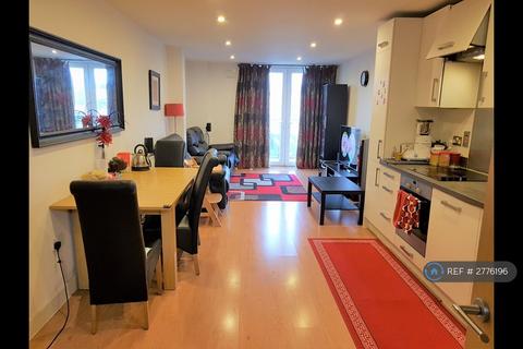 2 bedroom flat to rent, Duke Court, Hounslow, TW3