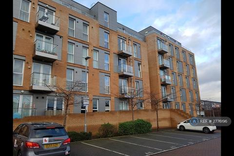 2 bedroom flat to rent, Duke Court, Hounslow, TW3