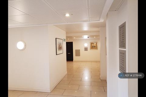 2 bedroom flat to rent, Duke Court, Hounslow, TW3