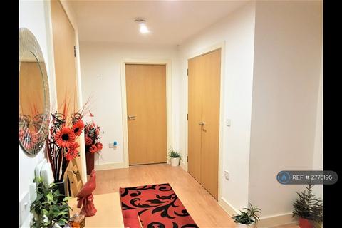 2 bedroom flat to rent, Duke Court, Hounslow, TW3