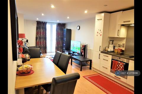 2 bedroom flat to rent, Duke Court, Hounslow, TW3