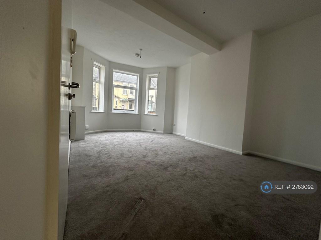 Living Room/Bedroom.