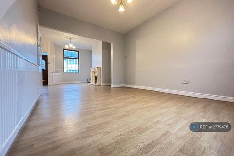 2 bedroom terraced house to rent, Green St, Manchester, M24