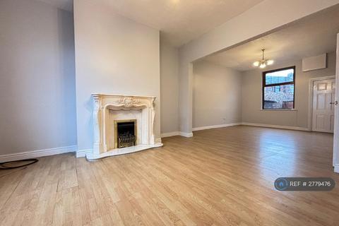 2 bedroom terraced house to rent, Green St, Manchester, M24