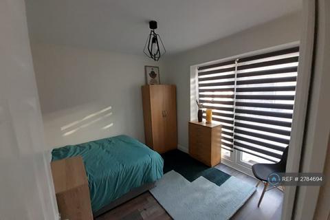 1 bedroom in a house share to rent, Tavistock Crescent, Mitcham, CR4