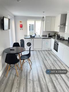 1 bedroom in a house share to rent, Tavistock Crescent, Mitcham, CR4