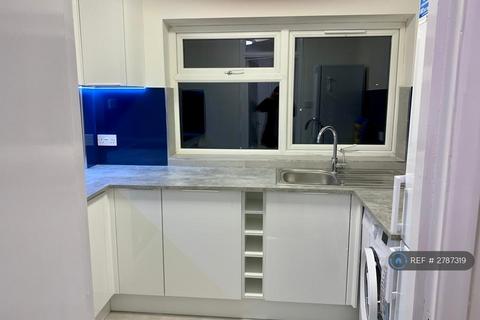 Studio to rent, September Way, Stanmore, HA7