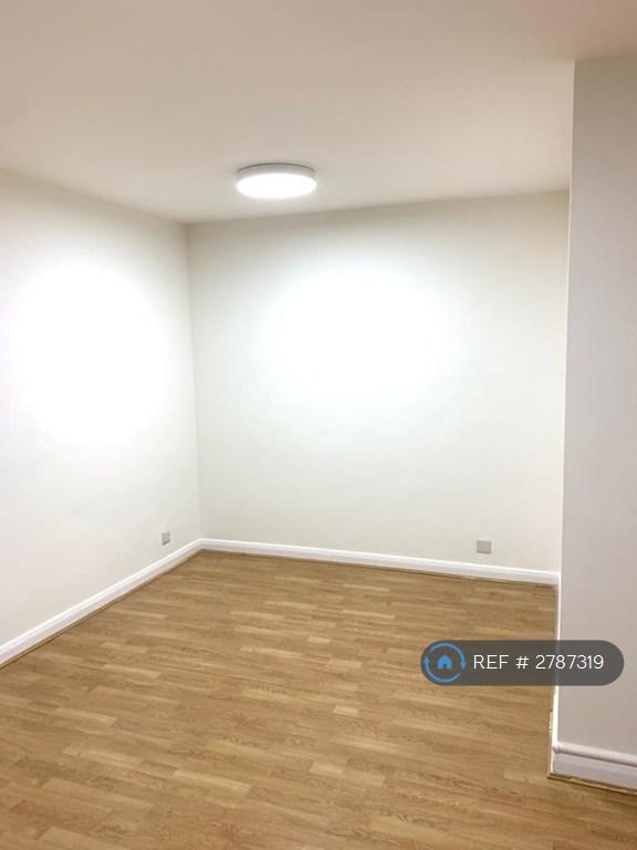 Living Room / Bed Room 2