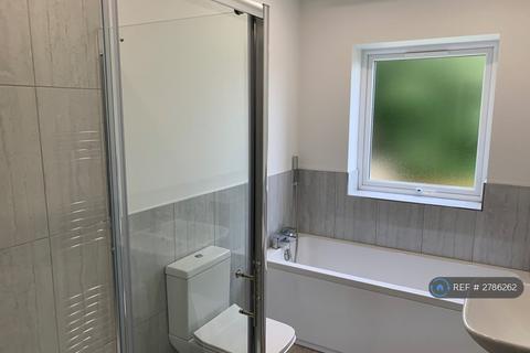 3 bedroom end of terrace house to rent, Healey Croft, Batley, WF17