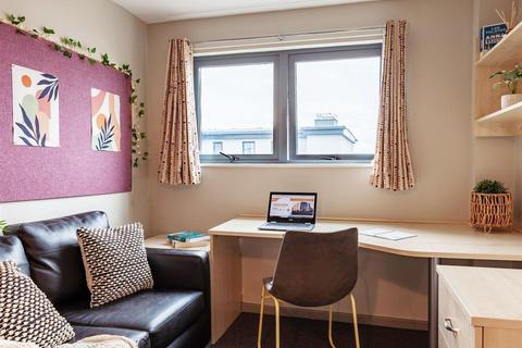 Studio to rent, Crown Street, Reading RG1