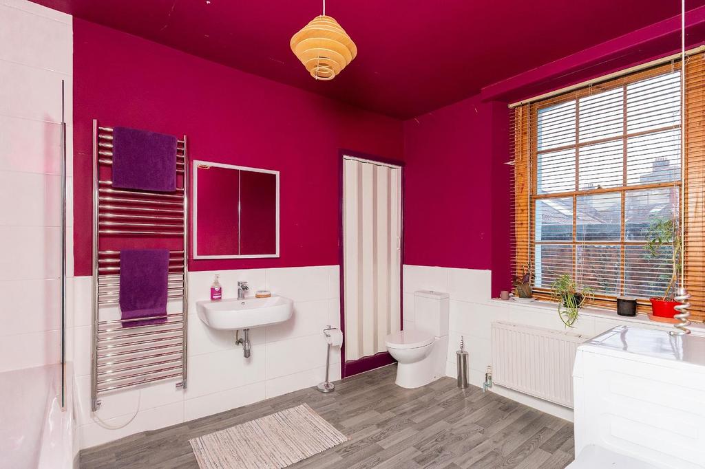 2 P1 SMR - Bathroom A.jpg