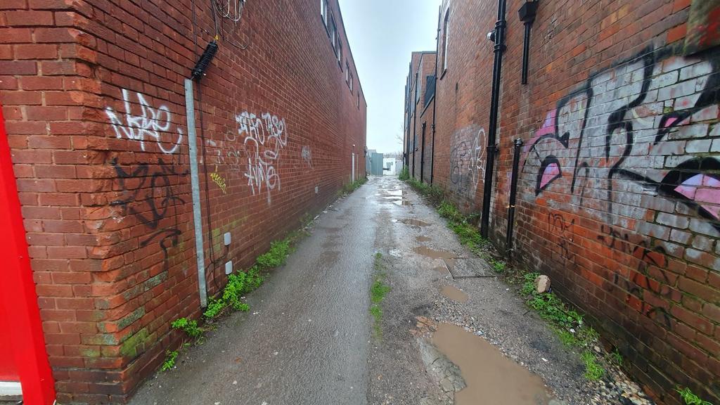 Vehicular right of way from watford road