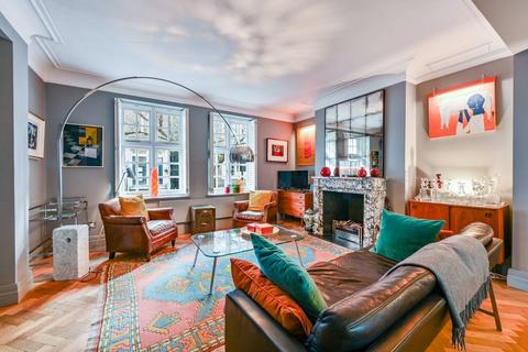 2 bedroom flat for sale, De Walden Street, Marylebone, London, W1G