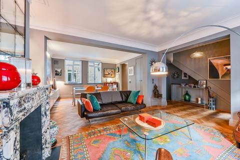 2 bedroom flat for sale, De Walden Street, Marylebone, London, W1G